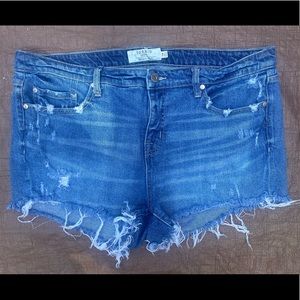 Torrid distressed jean short